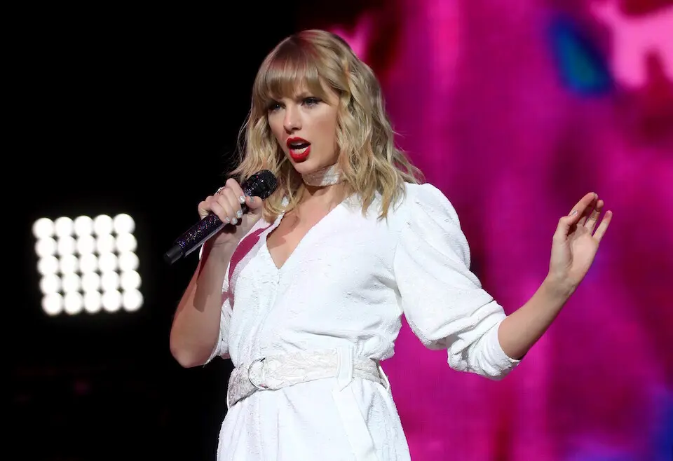 Taylor Swift durante un concierto en Londres. / E. PRESS