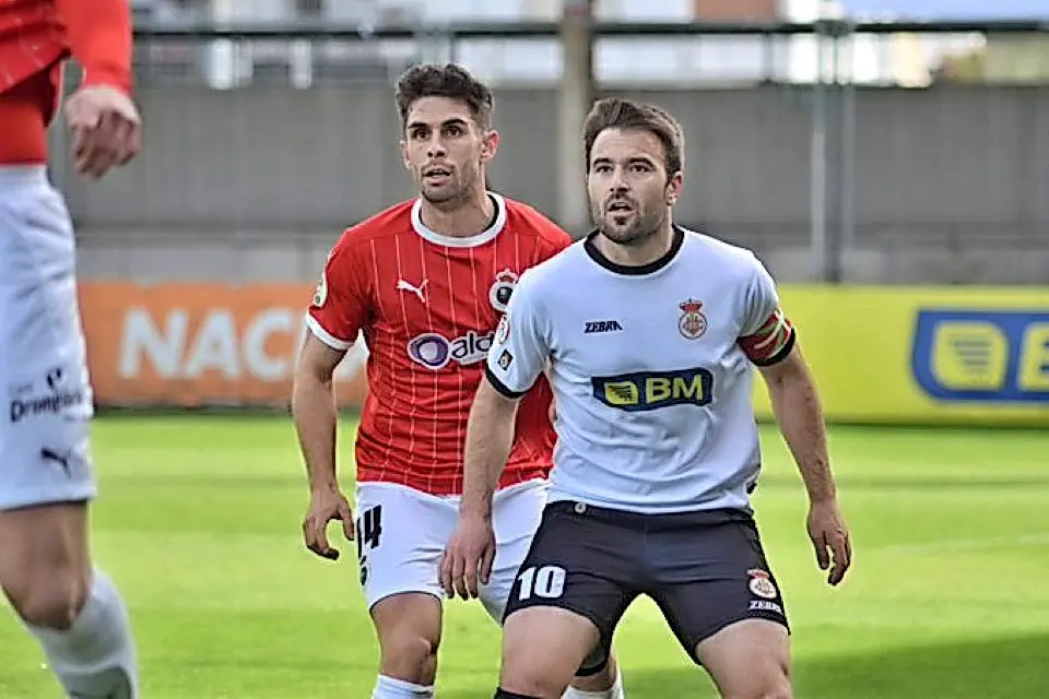&Oacute;scar Gil, cubriendo en corto a Gal&aacute;n. / RRC