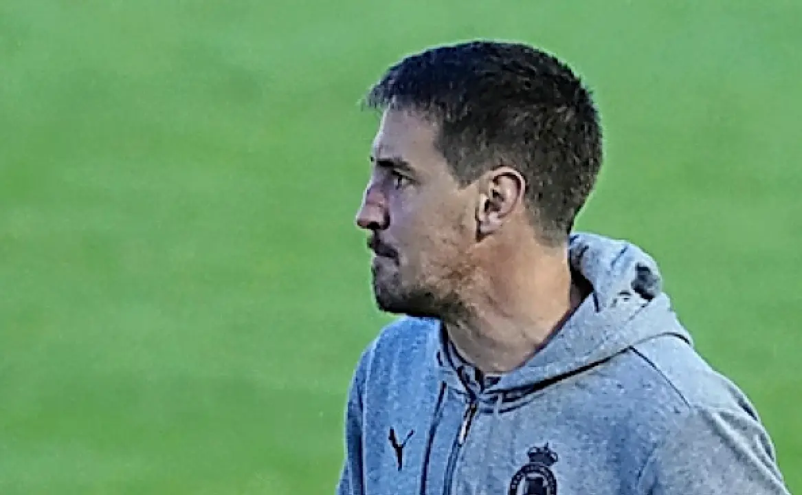 El entrenador del Racing Aritz Solabarrieta. / hardy