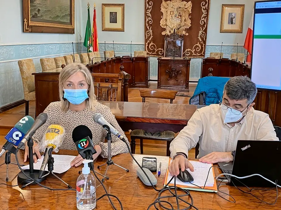 La alcaldesa, Susana Herr&aacute;n, durante el anuncio. / Alerta