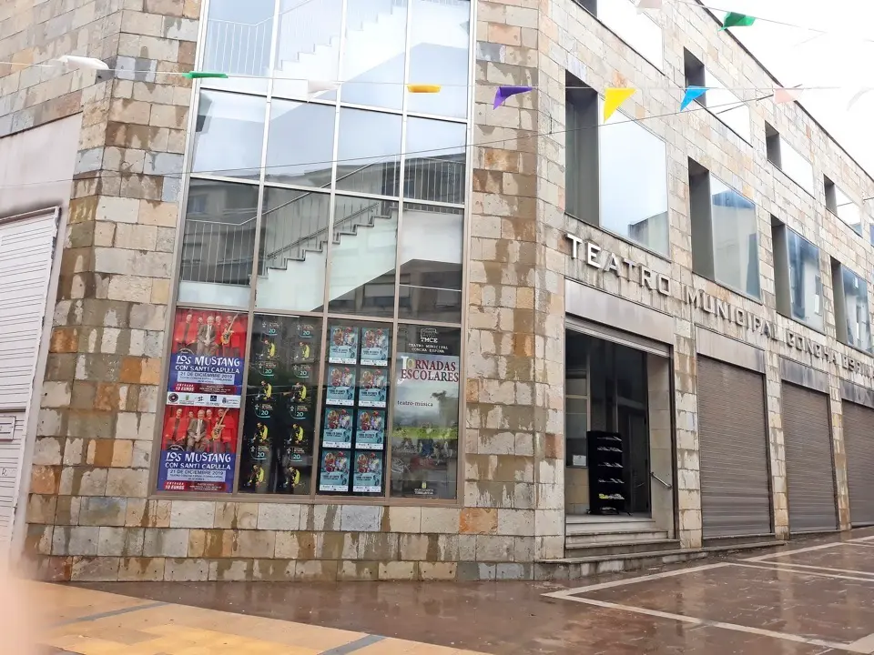 Imagen del Teatro Concha Espina de Torrelavega. / alerta