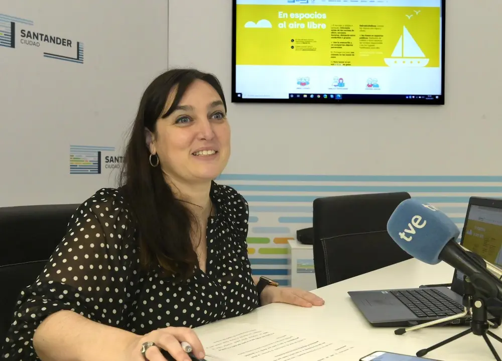 La concejala Noem&iacute; M&eacute;ndez presnetando la nueva web sobre salud