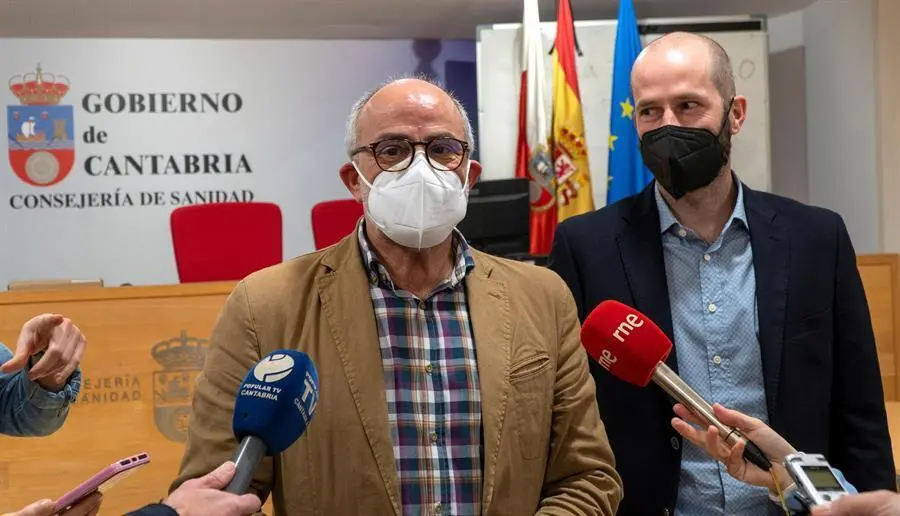 El consejero de sanidad del gobierno de Cantabria, Miguel Rodr&iacute;guez. / EFE/ Rom&aacute;n G. Aguilera