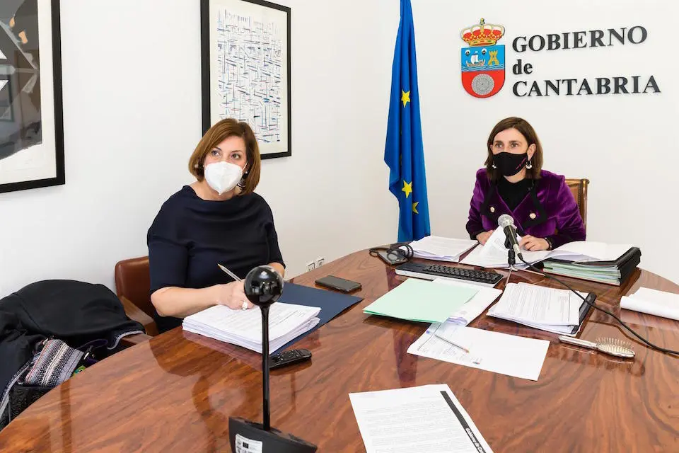 La consejera de Acci&oacute;n Exterior de Cantabria, Paula Fern&aacute;ndez, en la presentaci&oacute;n del dictamen sobre el Plan de Acci&oacute;n Atl&aacute;ntico ante el CdR. / E. PRESS