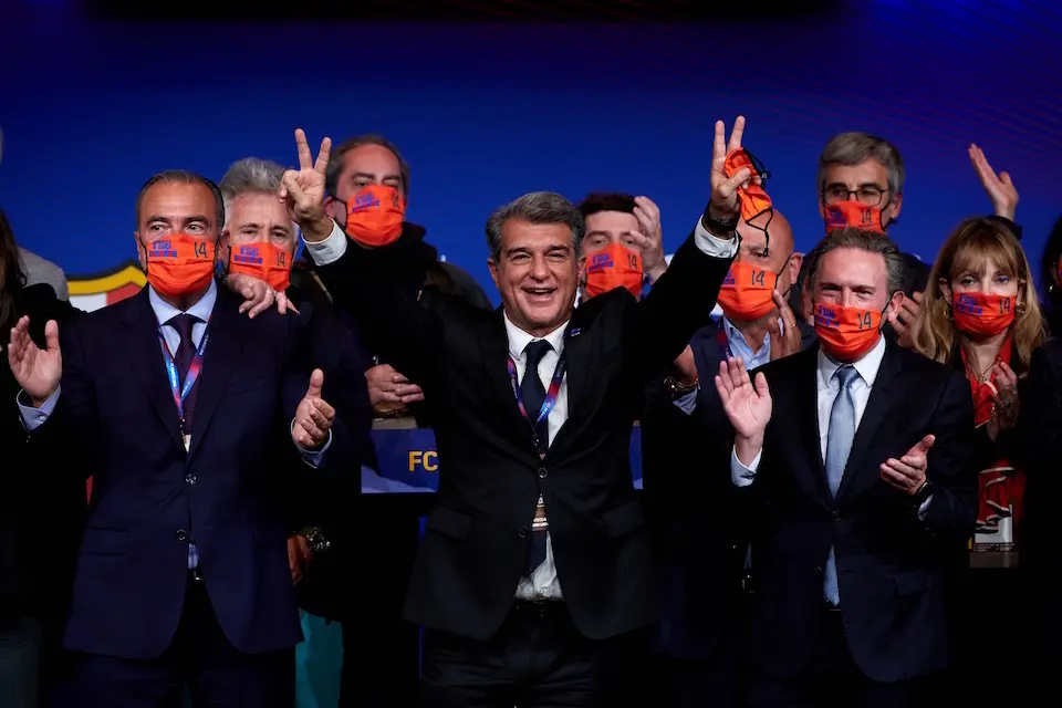 Joan Laporta celebra su victoria en las elecciones presidenciales del domingo 7 de marzo. / E. PRESS