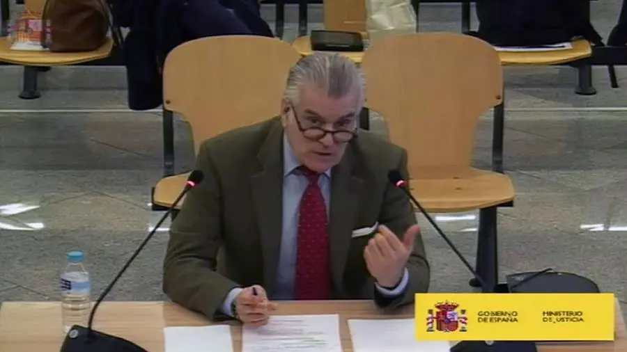 Captura de la se&ntilde;al Institucional de la Audiencia Nacional del extesorero del PP Luis B&aacute;rcenas en su segundo d&iacute;a de declaraci&oacute;n en el juicio. / EFE
