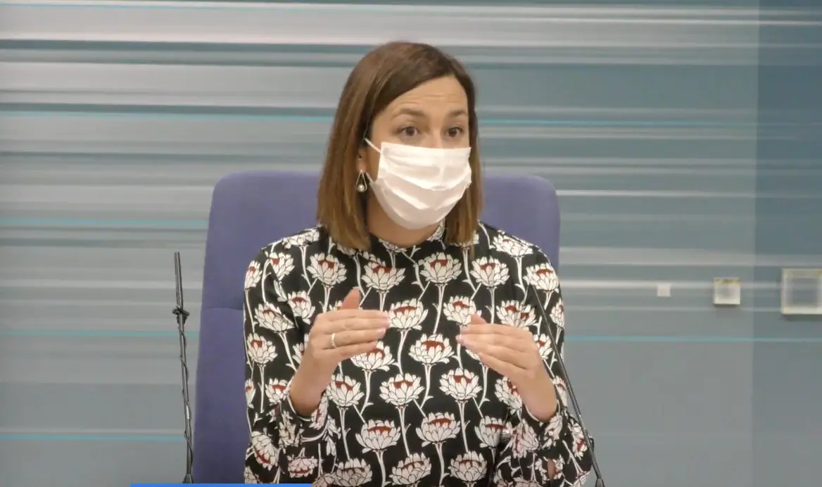 La Consejer&iacute;a de Econom&iacute;a, Mar&iacute;a S&aacute;nchez durante la rueda de prensa. / ALERTA