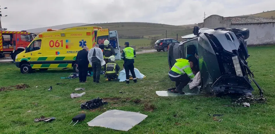 Accidente en Mataporquera, con dos heridos. / E. PRESS