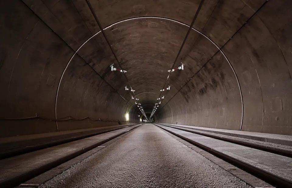 La rehabilitaci&oacute;n del t&uacute;nel permitir&iacute;a "ir de Bilbao a Castro en bicicleta", en un recorrido de unas 3 horas. / Archivo