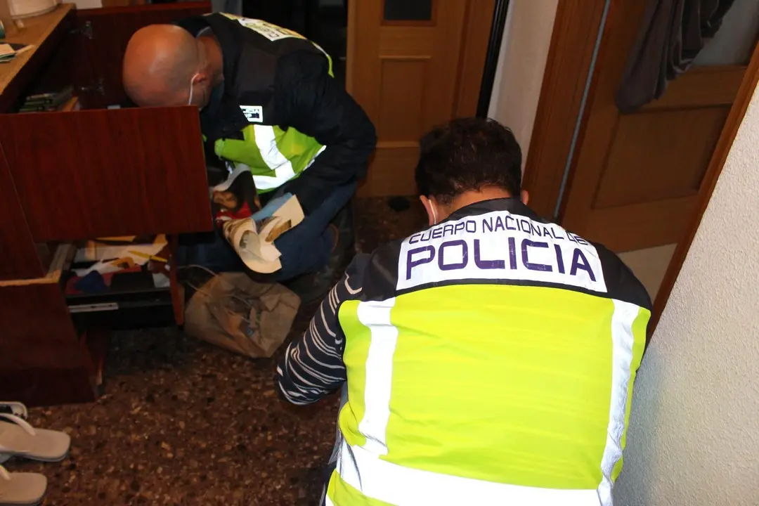 La Polic&iacute;a Nacional Detiene A 57 Personas Que Extorsionaban A Usuarios De P&aacute;ginas De Servicios Sexuales
