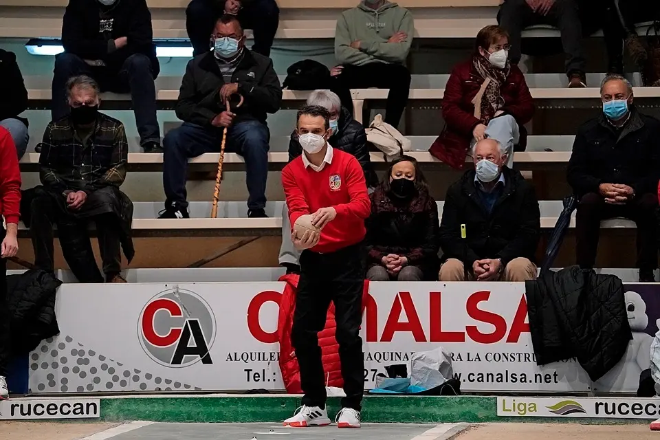 &Oacute;scar Gonz&aacute;lez debut&oacute; con su nuevo equipo. / Hardy