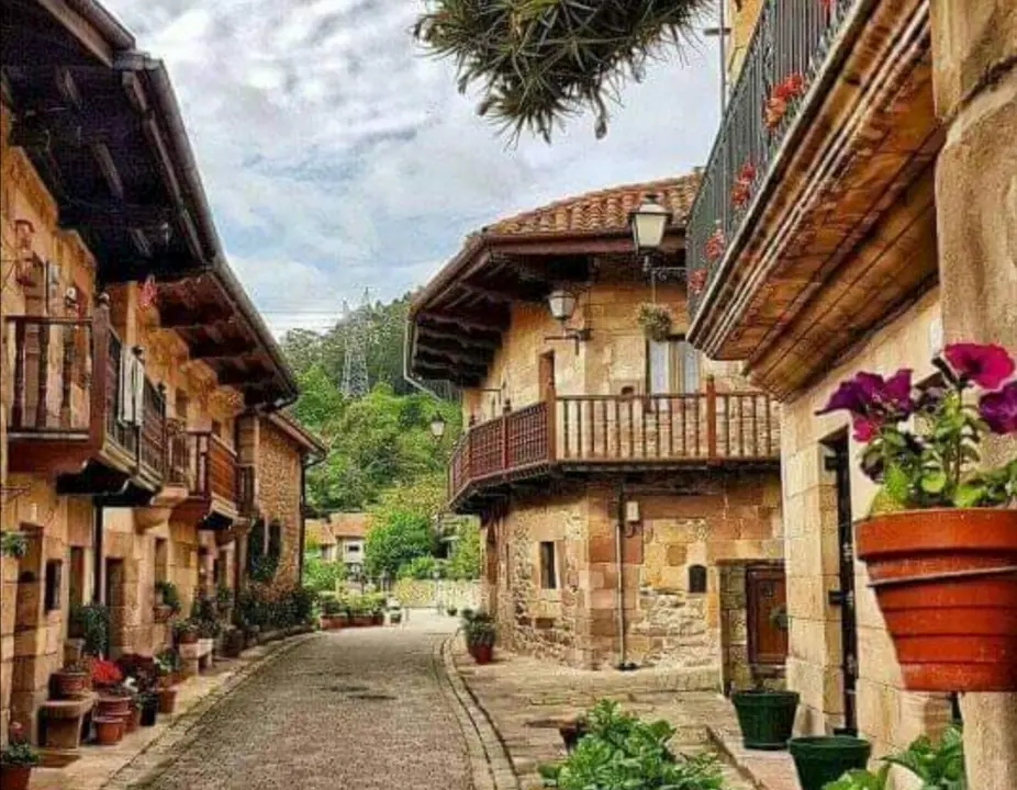 Vista de una calle de Riocorvo.