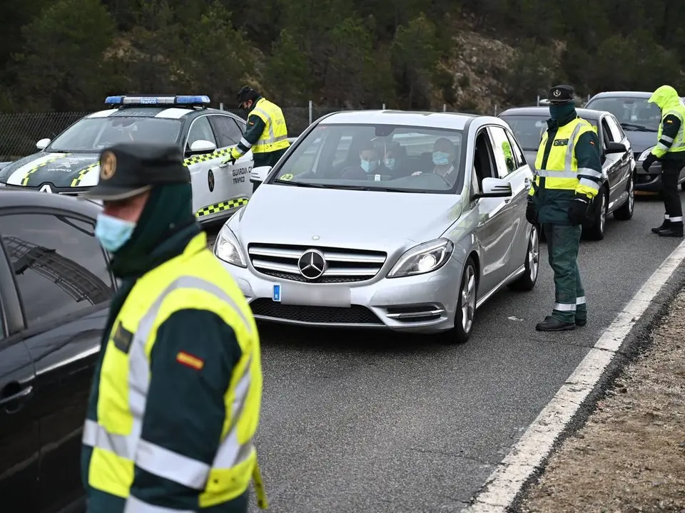 Controles a la altura de Guadarrama, en Madrid. (EFE)