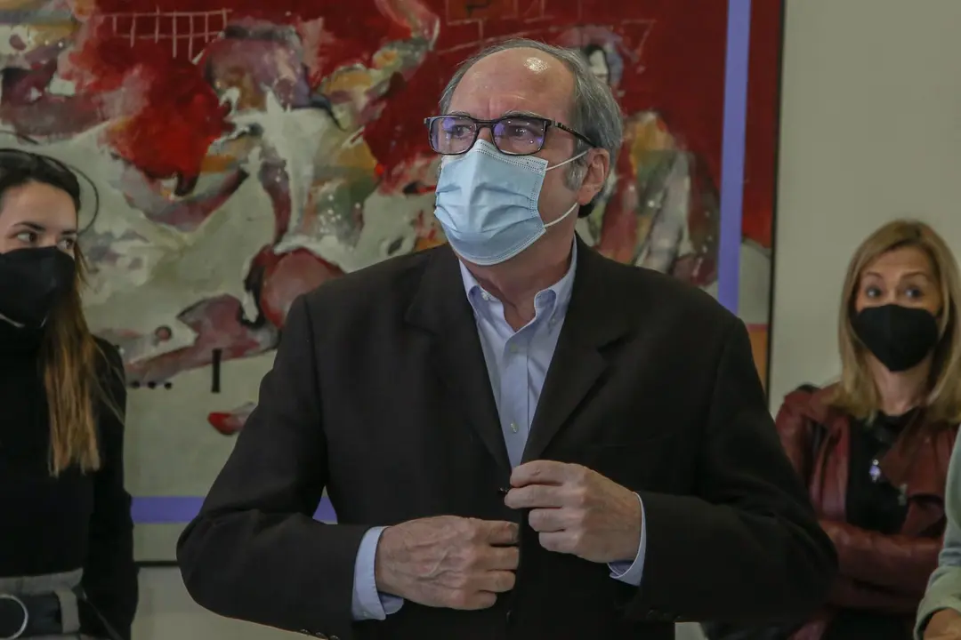 El candidato socialista a las elecciones auton&oacute;micas madrile&ntilde;as, &Aacute;ngel Gabilondo, a su llegada al Comit&eacute; Regional de las Juventudes Socialistas, en Fuenlabrada, Madrid (Espa&ntilde;a), a 21 de marzo de 2021. Gabilondo ha apelado este domingo al voto progresista 