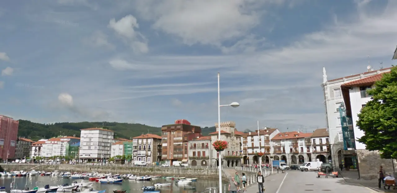 Vista del puerto de Castro Urdiales.