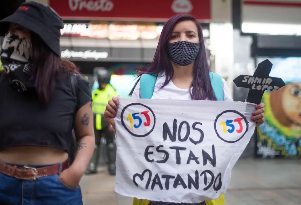 Protestas en Bogot&aacute; contra la reciente ola de violencia que sacude en los &uacute;ltimos dos meses a Colombia. / Daniel Garz&oacute;n