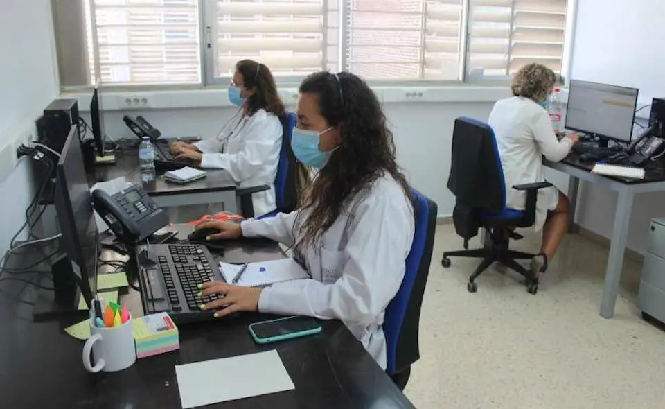 Un centro de atenci&oacute;n telem&aacute;tica en Espa&ntilde;a. / E. Press