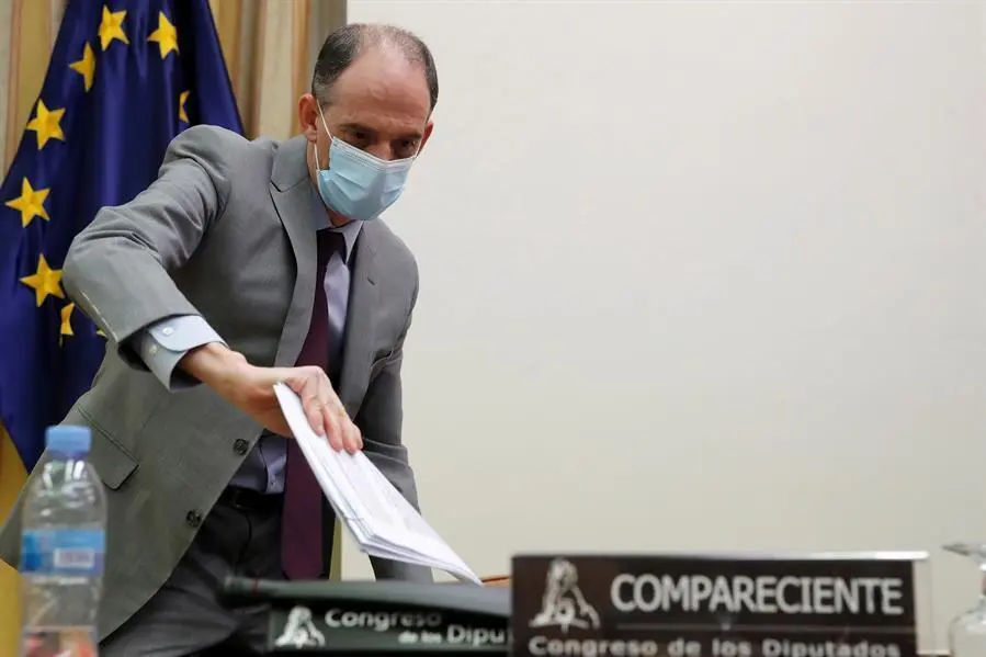 El inspector jefe de la Polic&iacute;a Nacional y responsable de la investigaci&oacute;n sobre la trama de corrupci&oacute;n G&uuml;rtel en el PP, Manuel Morocho, comparece en la comisi&oacute;n del Congreso de los Diputados que investiga la operaci&oacute;n de espionaje Kitchen, este jueves en Madrid. EFE/ Juan Carlos Hidalgo POOL
