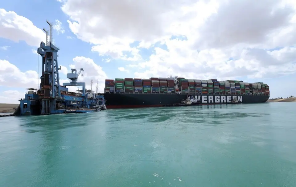 El Ever Given encallado en el Canal de Suez. / efe