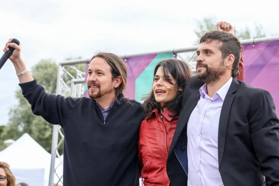 Archivo - Pablo Iglesias e Isa Serra en un acto de Unidas Podemos en Alcorc&oacute;n, Madrid