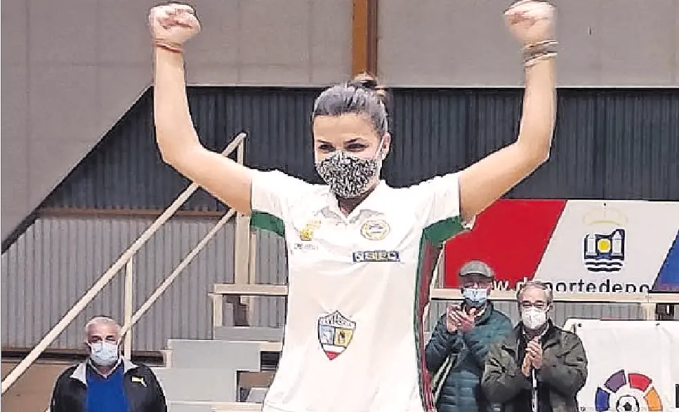 Andrea G&oacute;mez, en lo alto del podio del Nacional del a&ntilde;o pasado. / ALERTA