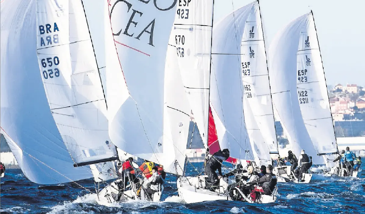 La flota de la Clase J70, en plena regata. / Mar&iacute;a Mui&ntilde;a