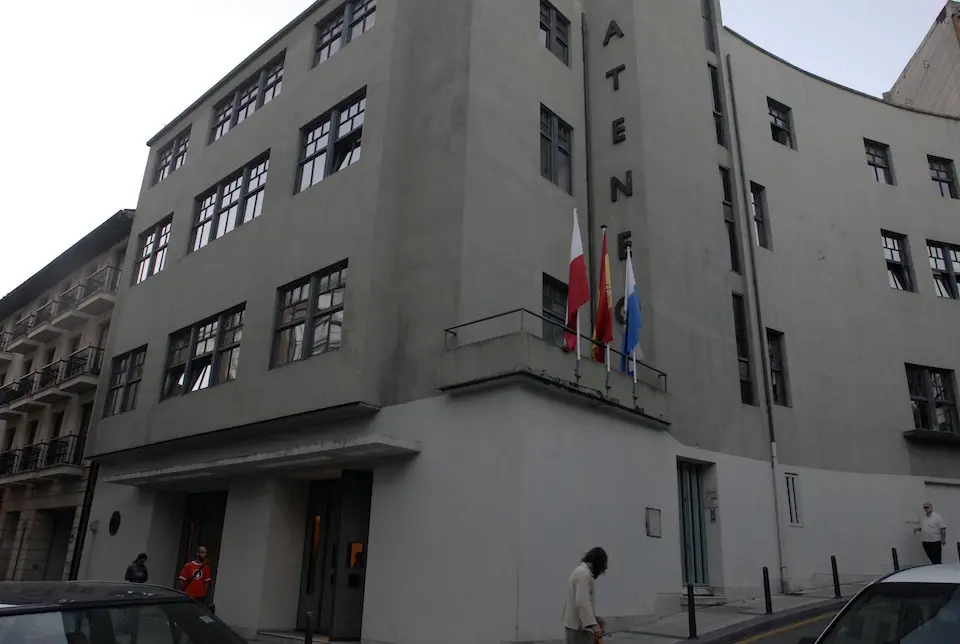 Fachada del Ateneo de Santander. / E. Press