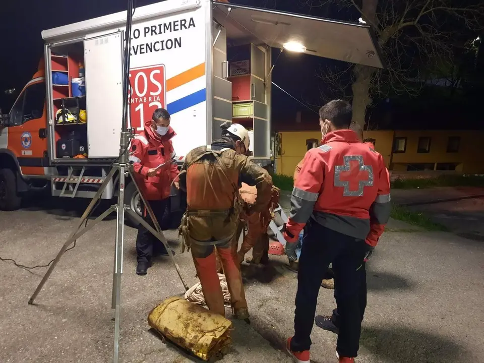 Los equipos de rescate durante el operativo de b&uacute;squeda. / 112