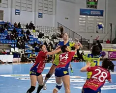 Acci&oacute;n de ataque del Balonmano Pereda. / Pablo sen