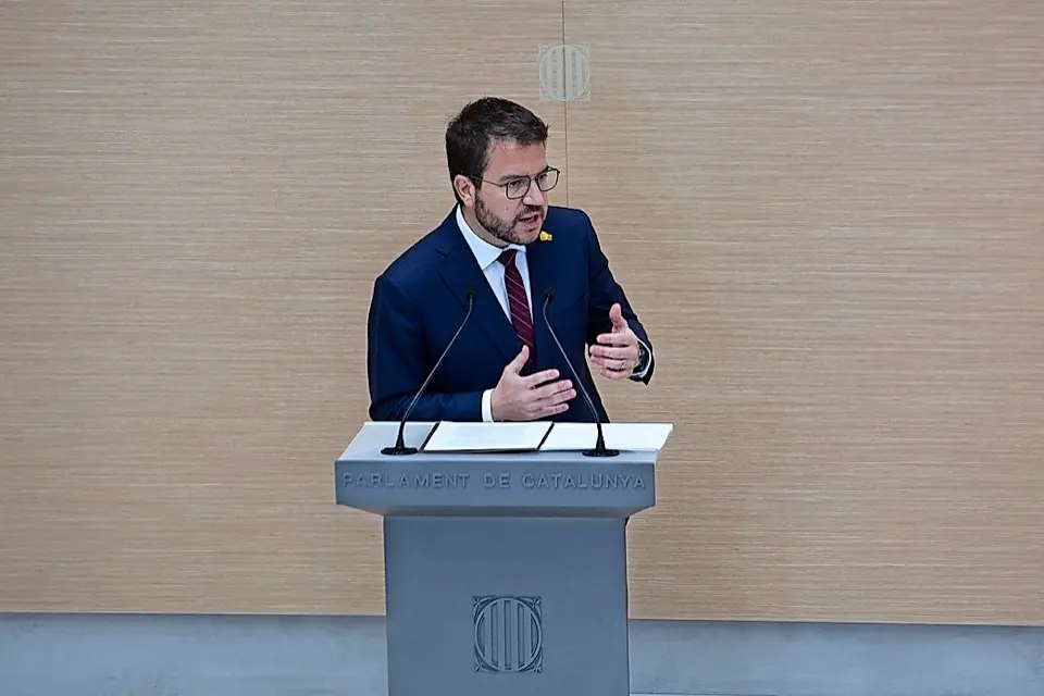 El vicepresidente de la Generalitat en funciones y candidato de ERC a la Presidencia, Pere Aragon&egrave;s, interviene en la primera sesi&oacute;n del debate de investidura a la presidencia de la Generalitat de Catalunya, en el Parlament, Barcelona, Catalu&ntilde;a, (Espa&ntilde;a), a 26 de marzo de 2021. El candidato republicano solicitar&aacute; la confianza de la C&aacute;mara pese a que no saldr&aacute; elegido en primera vuelta dado que JuntsXCat ha decidido abstenerse.
26 MARZO 2021;PERE ARAGONEZ;GENERALITAT;PLENO;PRESIDENTE;
David Zorrakino / Europa Press
26/3/2021