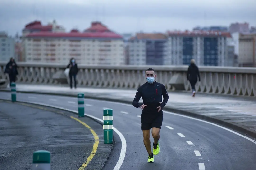 A Coru&ntilde;a
Paseo Mar&iacute;timo
Galicia, &uacute;nica comunidad  que obliga a usar mascarilla haciendo deporte.
27/01/2021
Foto: M. Dylan / Europa Press