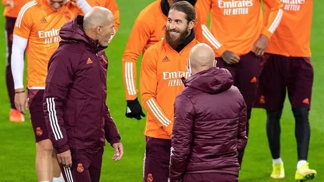 Archivo - Zidane y Sergio Ramos en un entrenamiento del Real Madrid - Marius Becker/dpa - Archivo