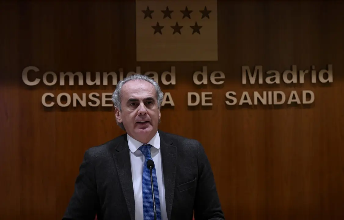 Archivo - El consejero de Sanidad de la Comunidad de Madrid, Enrique Ruiz Escudero durante una rueda de prensa para actualizar la informaci&oacute;n epidemiol&oacute;gica y asistencial por coronavius en la regi&oacute;n.