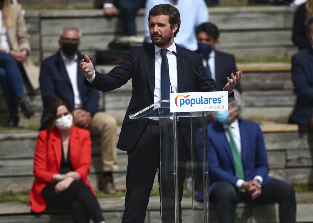 El l&iacute;der del PP, Pablo Casado, interviene en la presentaci&oacute;n de la candidatura del PP de Madrid para las elecciones a la Asamblea de Madrid en el Auditorio del Parque Lineal del Manzanares, en Madrid (Espa&ntilde;a) a 31 de marzo de 2021. 
