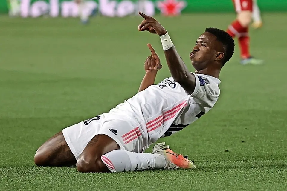 GRAF8746. MADRID, 06/04/2021.- El delantero brasile&ntilde;o del Real Madrid Vinicius Junior celebra el primer gol de su equipo ante el Liverpool durante el partido de ida de cuartos de final de Liga de Campeones, este martes en el estadio Alfredo di Stefano. EFE/JuanJo Mart&iacute;n