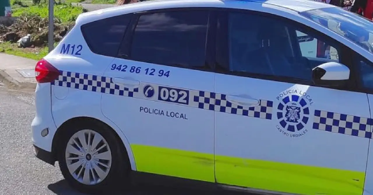 Imagen de un coche de la polic&iacute;a de Castro Urdiales.