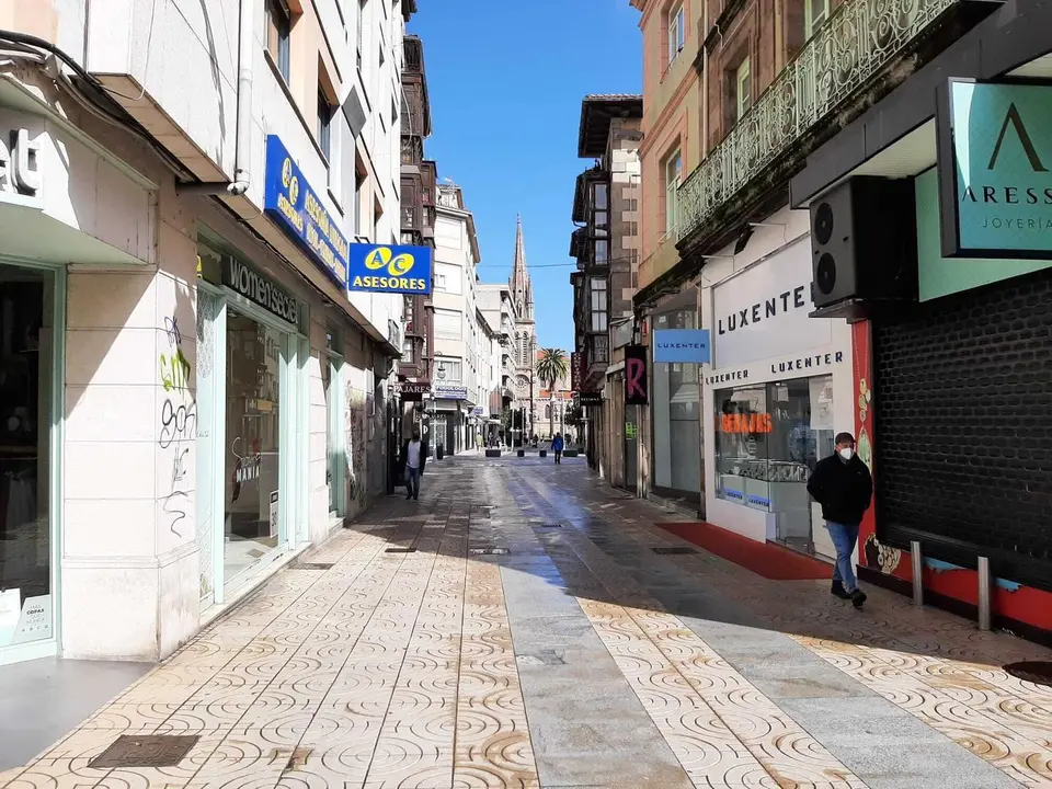 Vista de la calle Consolaci&oacute;n de Torrelavetga. / S. D&iacute;az