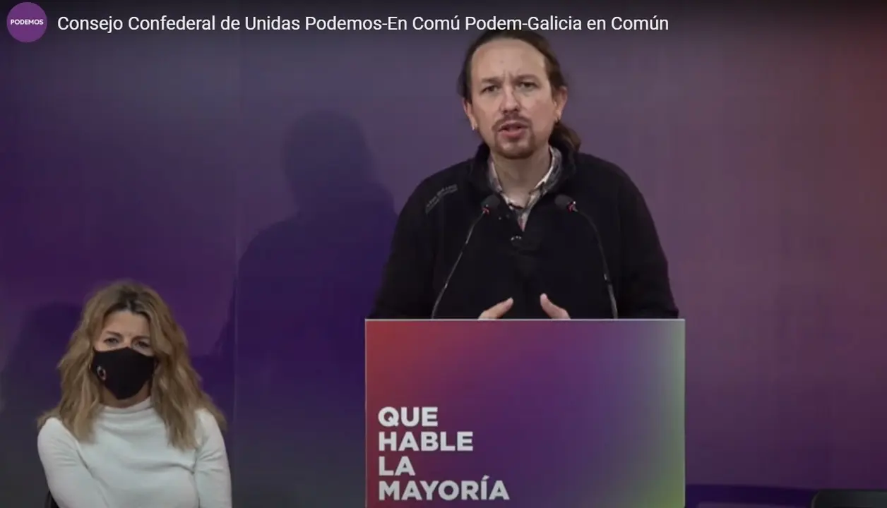 El candidato de Unidas Podemos a la Comunidad de Madrid, Pablo Iglesias, junto a la ministra de Trabajo, Yolanda D&iacute;az, en una reuni&oacute;n del Consejo Confederal de Unidas Podemos
