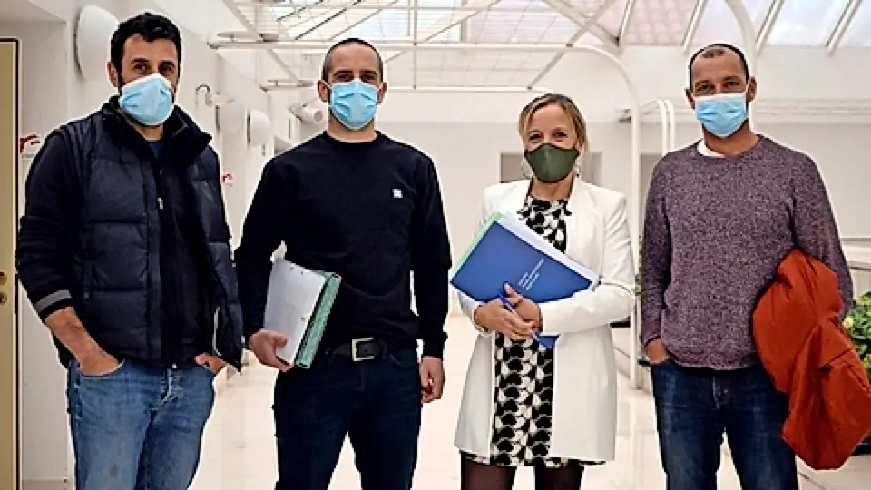 Urrutia con los representantes sindicales de los Servicios de Extinci&oacute;n de Incendios y Salvamento. / alerta
