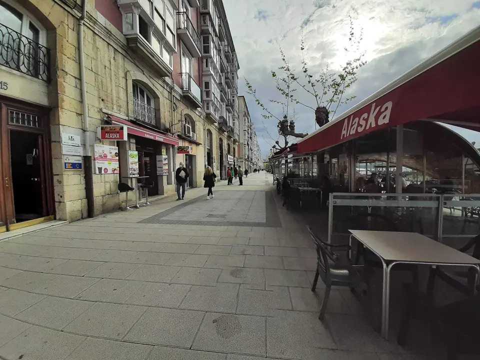 Vista de un establecimiento en el centro de Santander. / S. D&Iacute;AZ