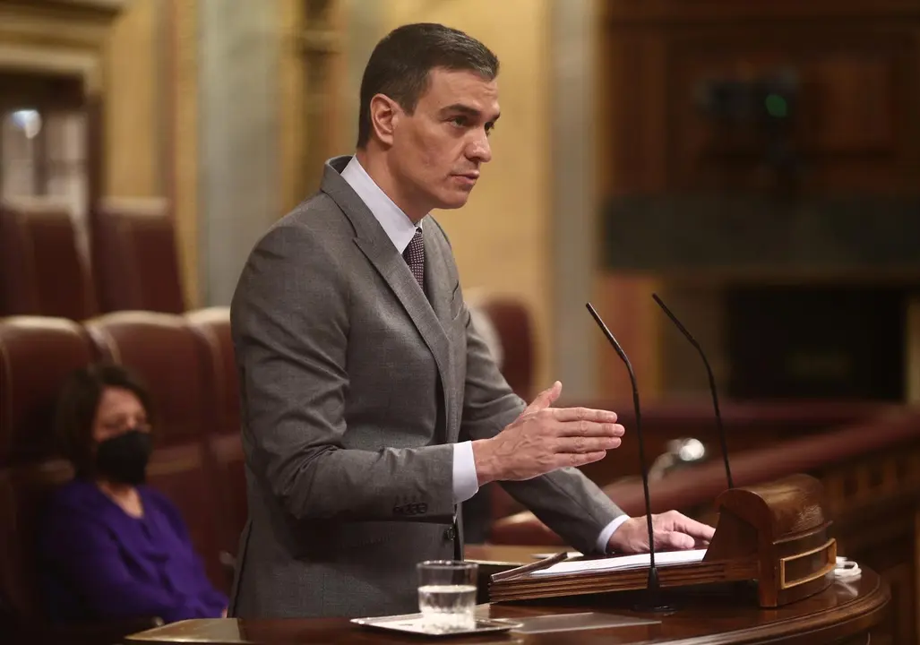 El presidente del Gobierno, Pedro S&aacute;nchez, interviene durante una sesi&oacute;n plenaria, a 14 de abril de 2021, en el Congreso de los Diputados, Madrid, (Espa&ntilde;a)