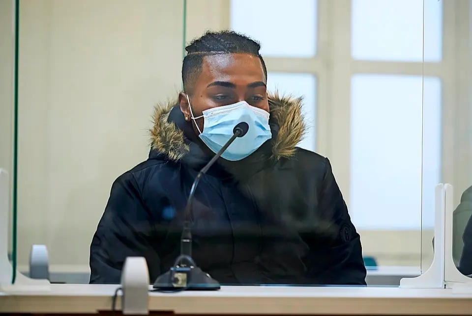 El autor confeso del crimen durante una sesi&oacute;n en la Audiencia Provincial de Cantabria. / J. MANUEL SERRANO