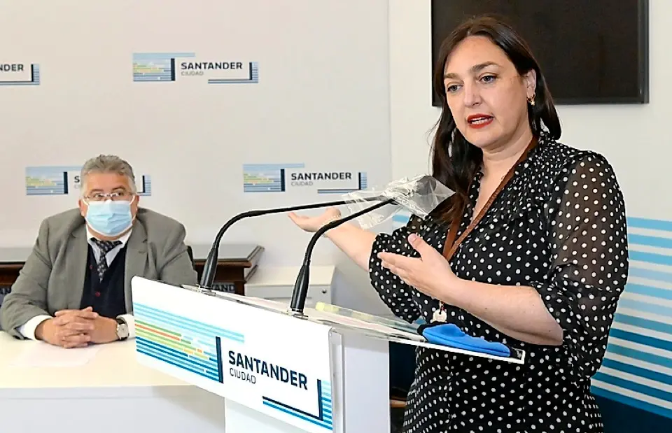 La concejala de Educaci&oacute;n y Salud, Noem&iacute; M&eacute;ndez, durante la rueda de prensa de presentaci&oacute;n del evento. / ALERTA