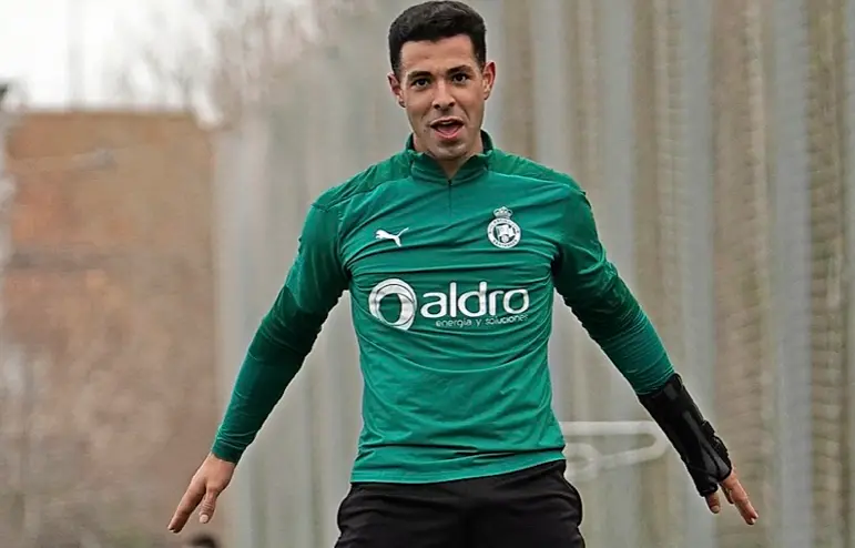 &Aacute;lvaro Bustos, celebrando un buen lanzamiento entrenando. / Hardy