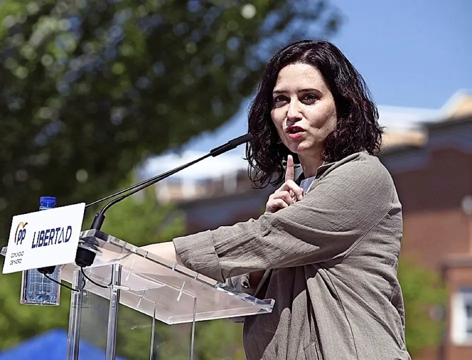 Isabel D&iacute;az Ayuso durante un mitin en Las Rozas. / EFE