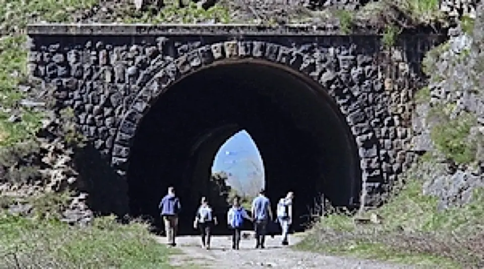 T&uacute;nel de La Enga&ntilde;a, de casi 7 kil&oacute;metros, entre la localidad burgalesa de Pedrosa de Valdeporres y la c&aacute;ntabra de Vega de Pas. /Celia Ag&uuml;ero
