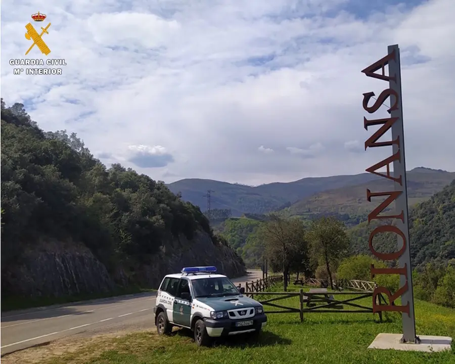 Patrulla de la Guardia Civil en Rionansa. / Guardia Civil