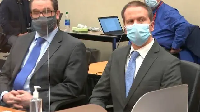 Derek Chauvin, el ex agente de polic&iacute;a acusado de matar al afroamericano George Floyd en mayo de 2020 en Mine&aacute;polis (Minesota, EE.UU.), fue declarado culpable este martes de los tres cargos que enfrentaba. / EFE