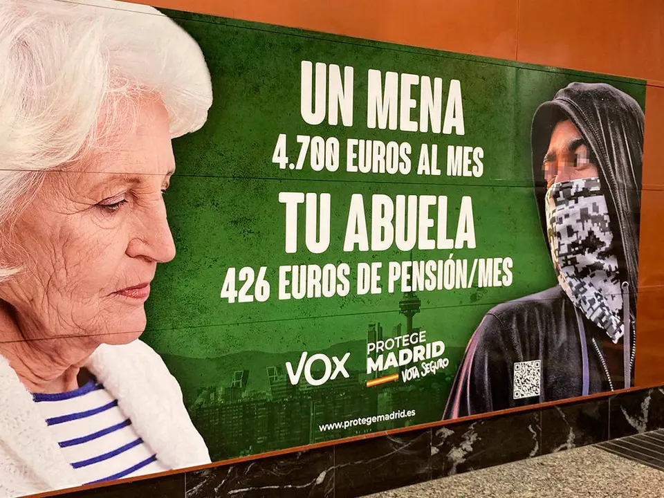 Cartel instalado en instalaciones de Cercan&iacute;as de la Puerta del Sol.