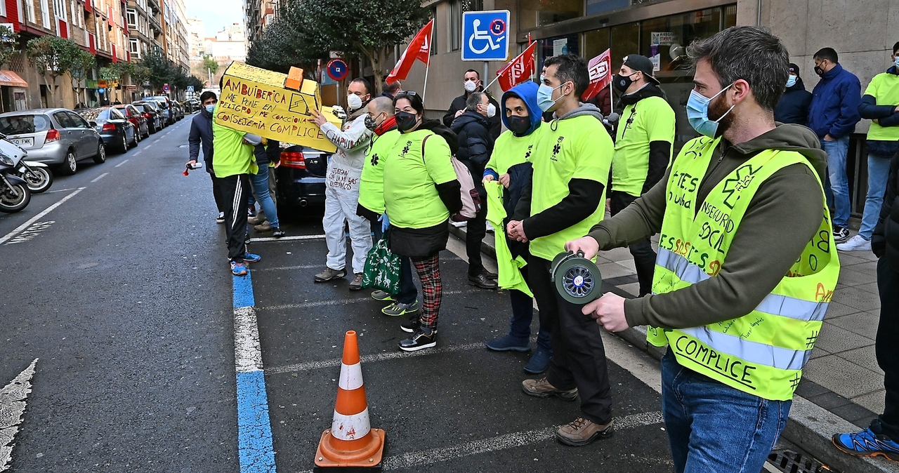 Trabajadores de Ambuib&eacute;rica durante una protesta. / ALERTA